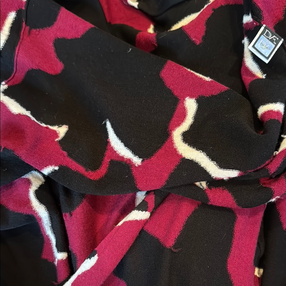 DVF Burgundy and Black Long Sleeve Wrap Dress V-Neck size S/XS EUC - Picture 10 of 12